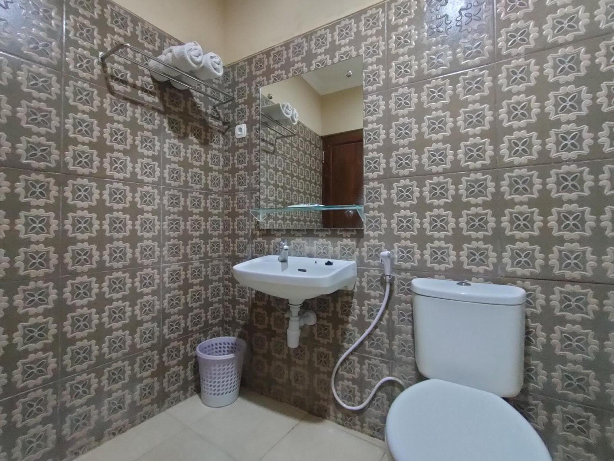فندق Reddoorz Syariah At Graha Adi Karya Kartasura Kartosuro المظهر الخارجي الصورة