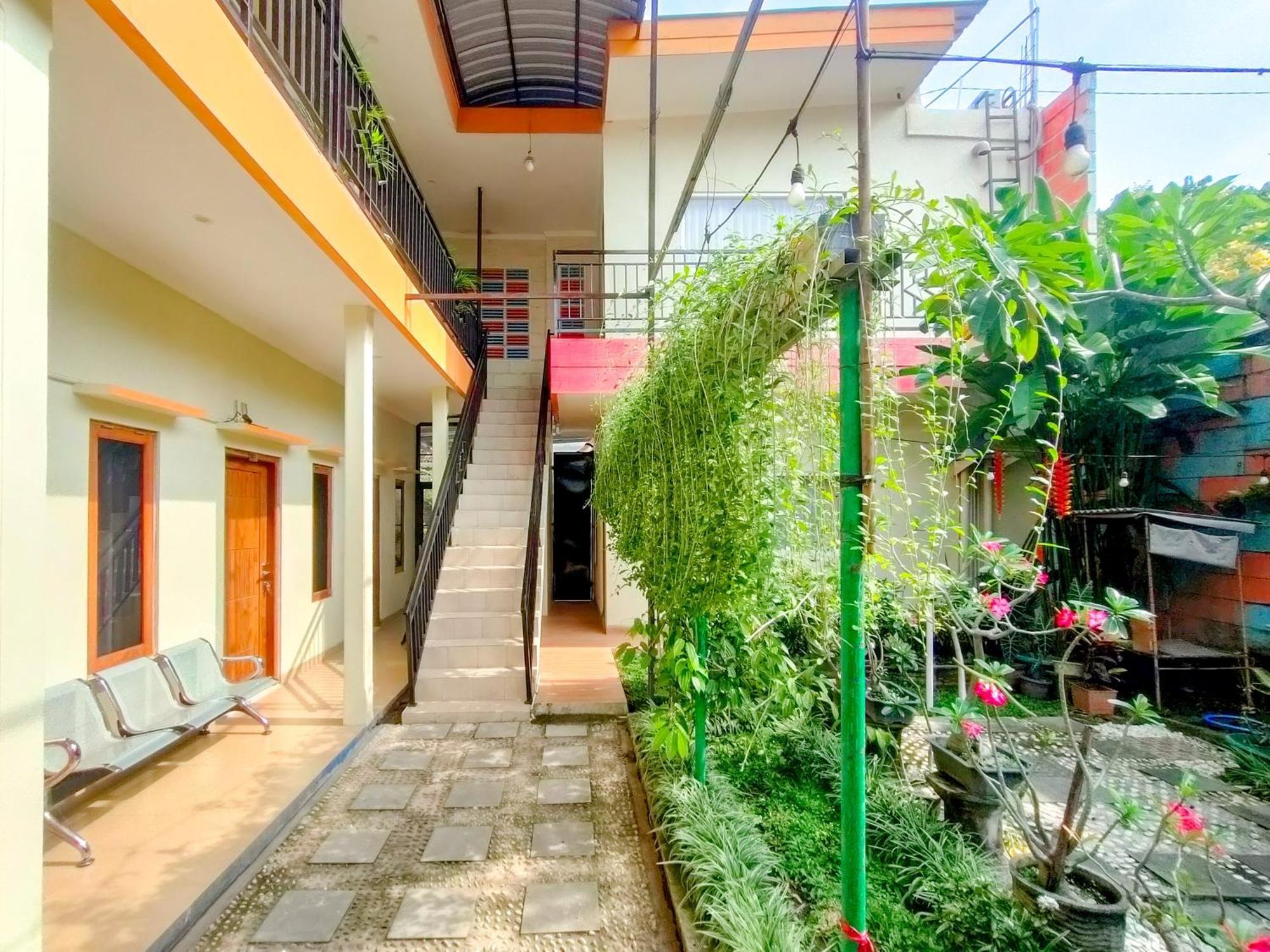 فندق Reddoorz Syariah At Graha Adi Karya Kartasura Kartosuro المظهر الخارجي الصورة