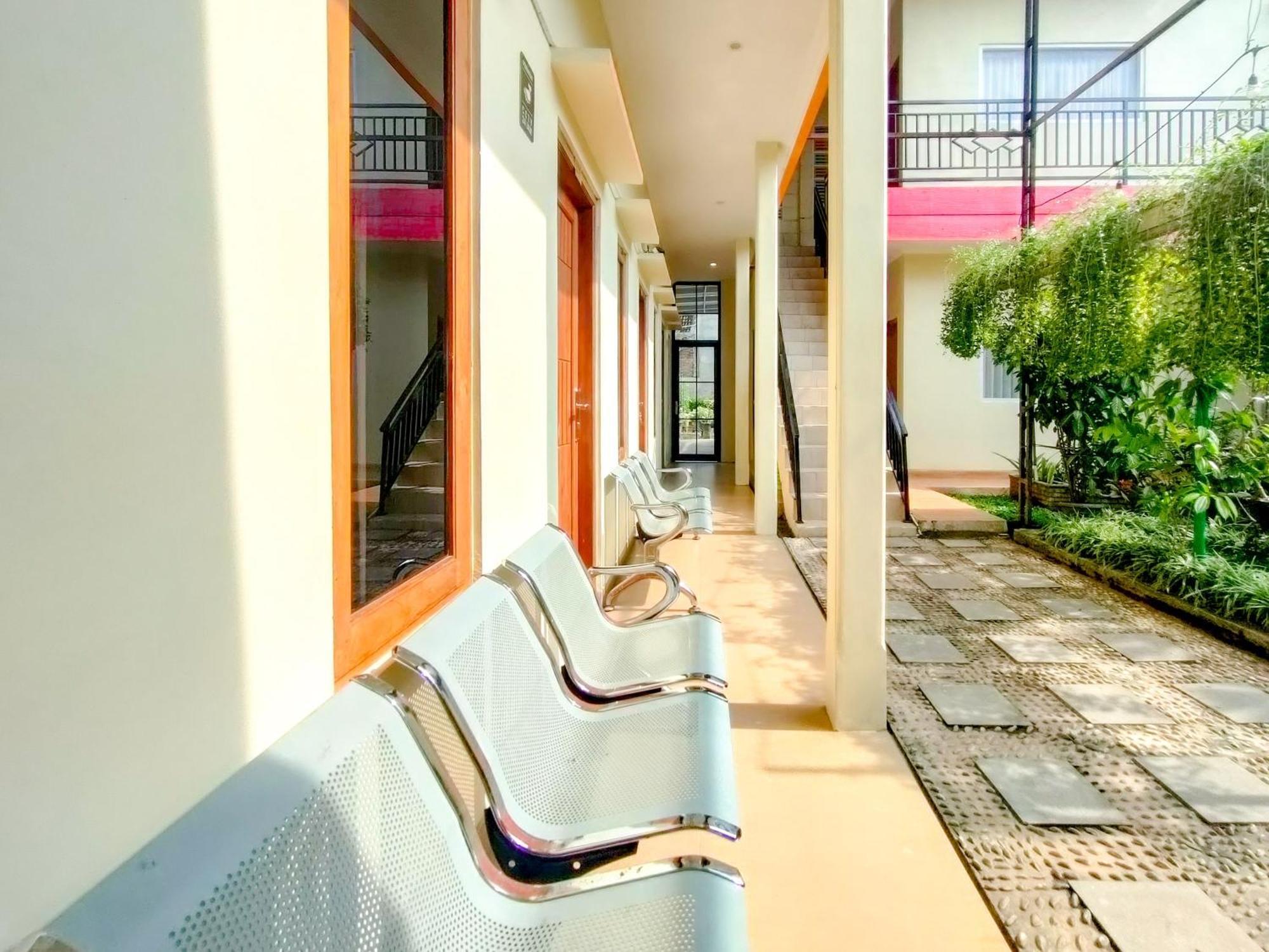 فندق Reddoorz Syariah At Graha Adi Karya Kartasura Kartosuro المظهر الخارجي الصورة
